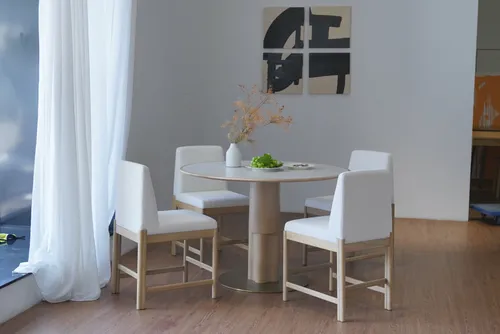 PLINTH CHAIR